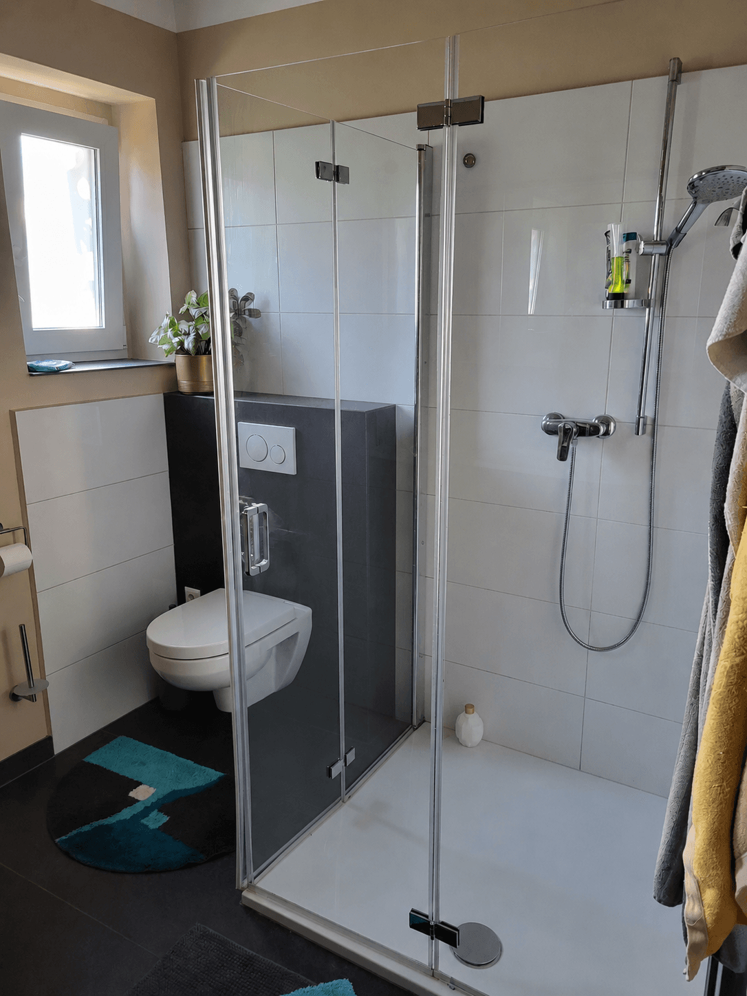 Das moderne Gemeinschaftsbadezimmer