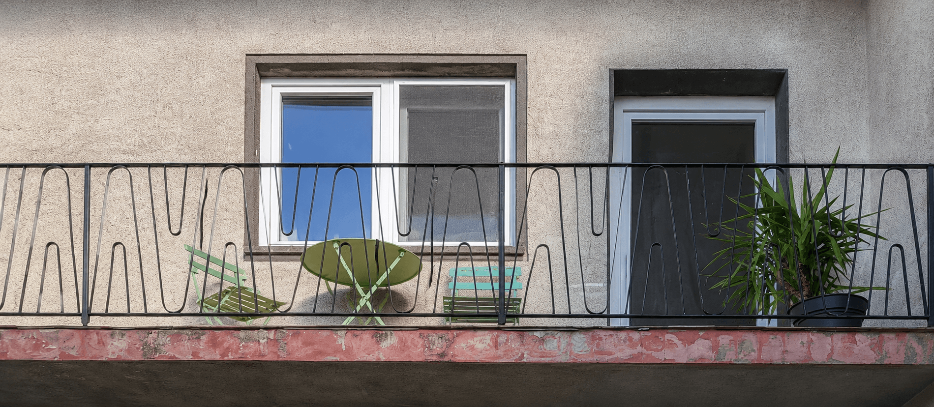 Balkon mit Sitzgelegenheit